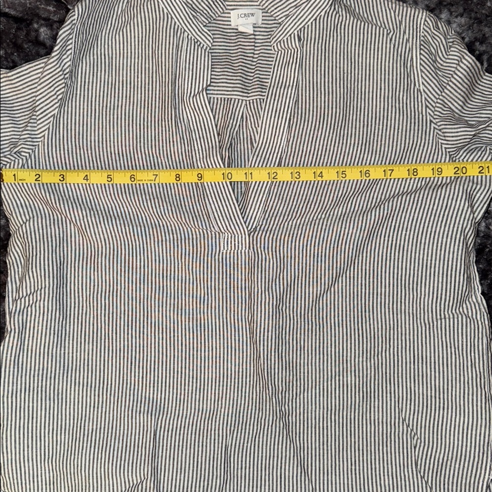 J-Crew Women’s Tunic Top. - Picture 5 of 5
